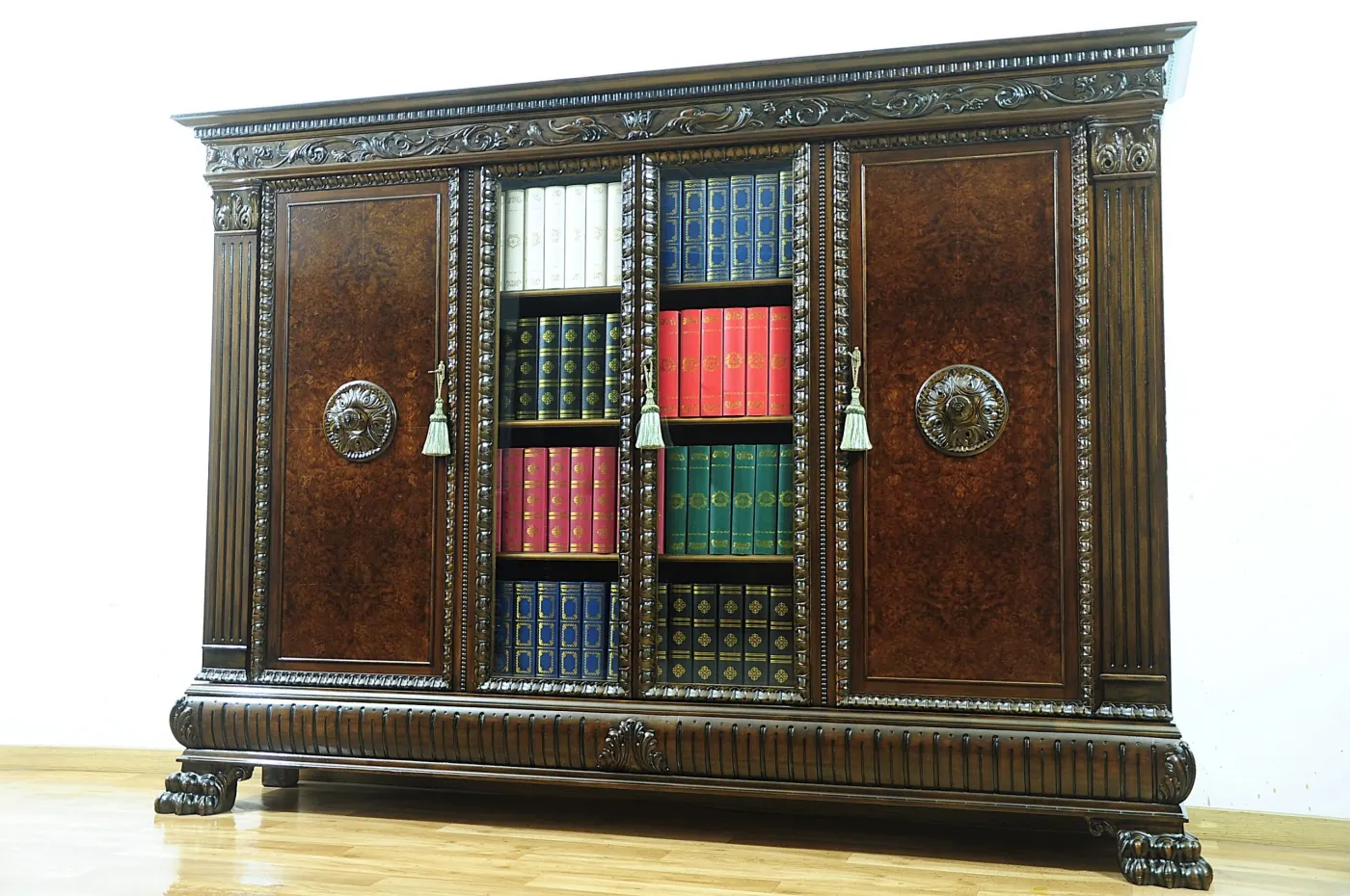 Biblioteka-witryna orzechowa, neorenesans — zdjęcie 2