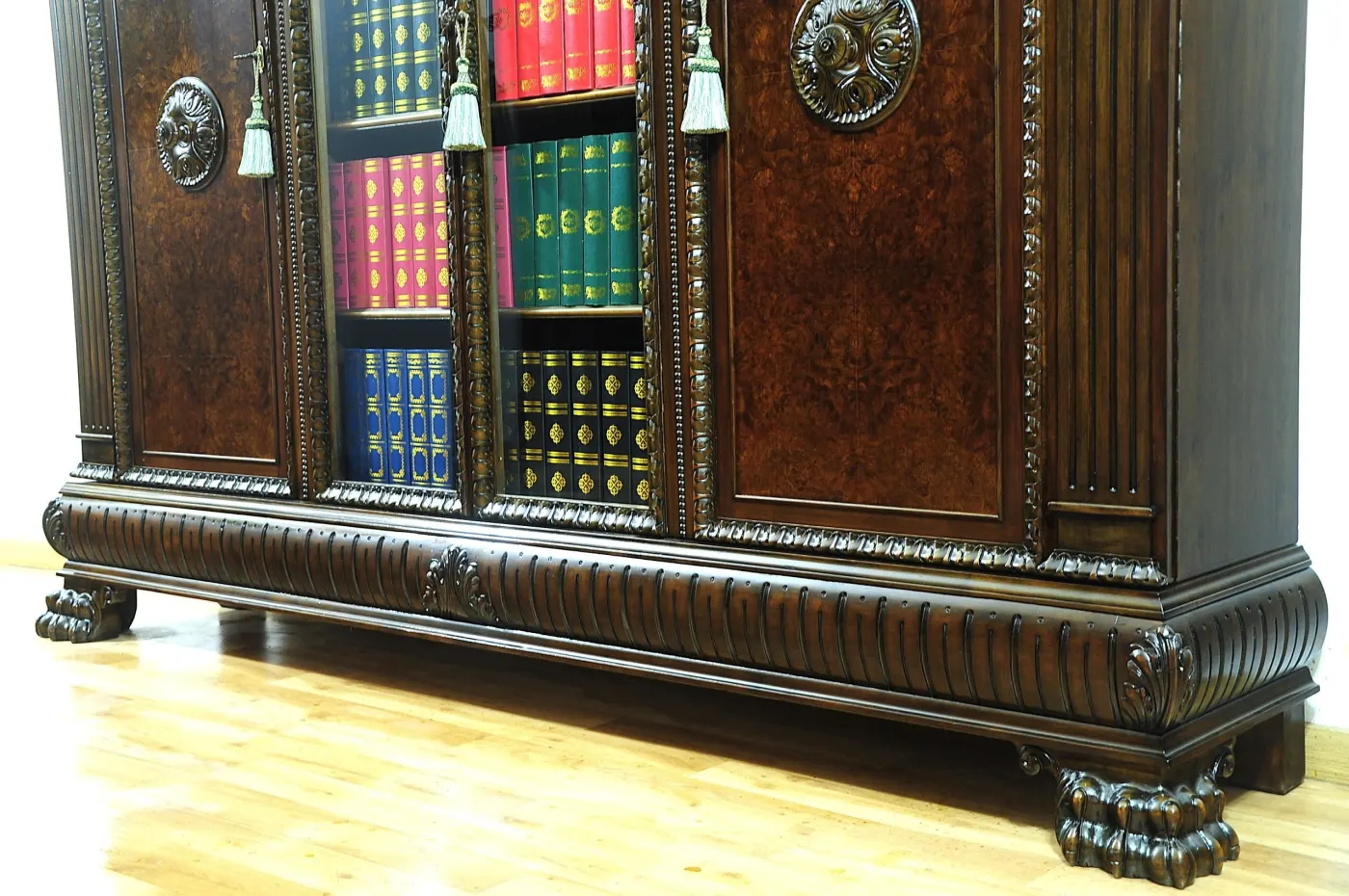 Biblioteka-witryna orzechowa, neorenesans — zdjęcie 4