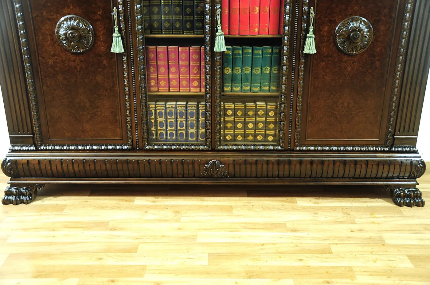 Biblioteka-witryna orzechowa, neorenesans — zdjęcie 5
