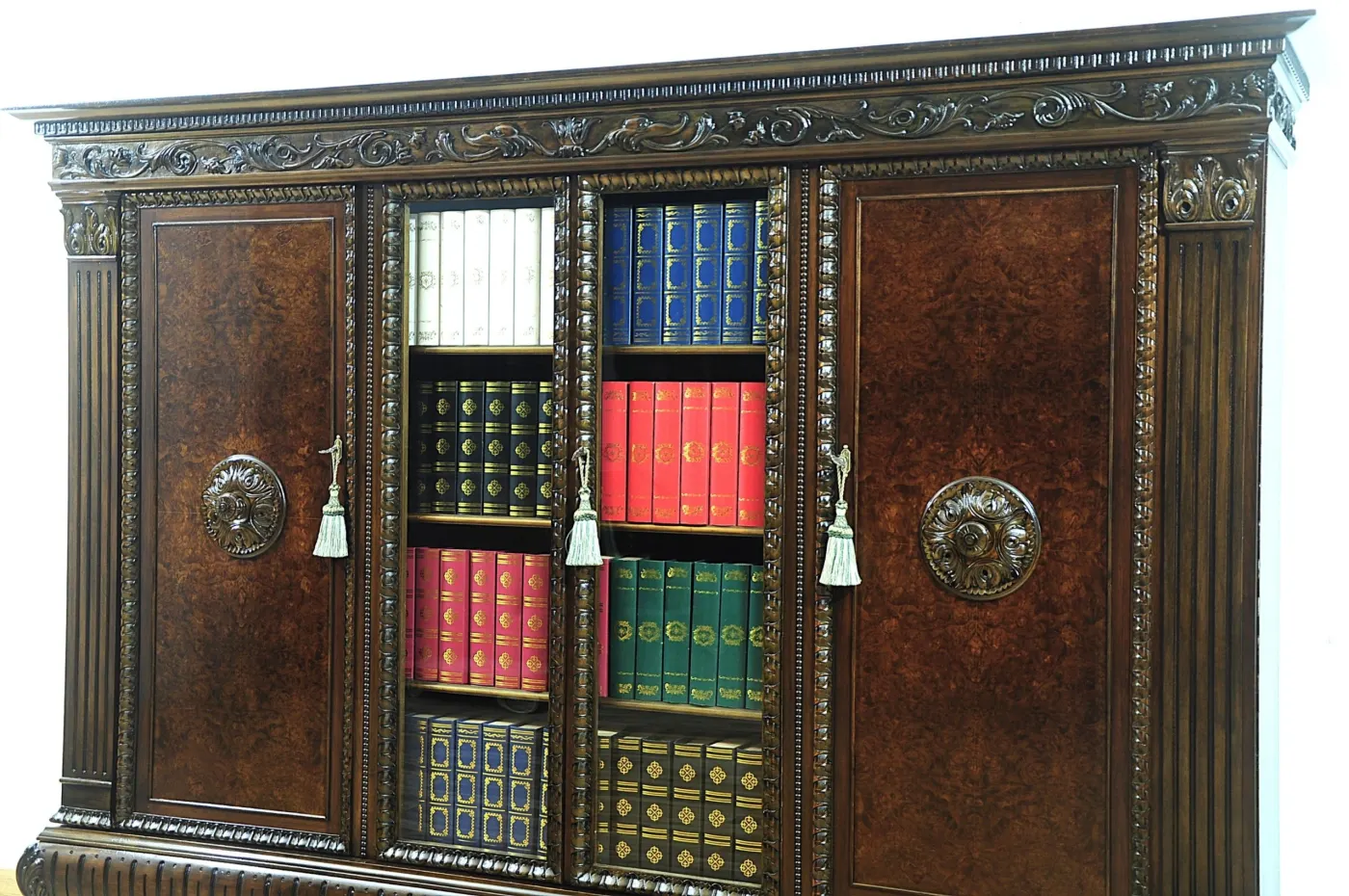 Biblioteka-witryna orzechowa, neorenesans — zdjęcie 6
