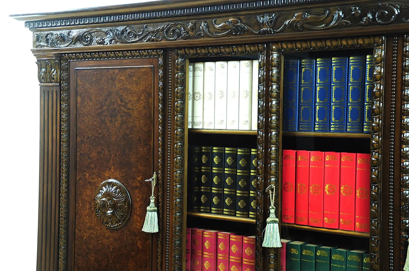 Biblioteka-witryna orzechowa, neorenesans — zdjęcie 8