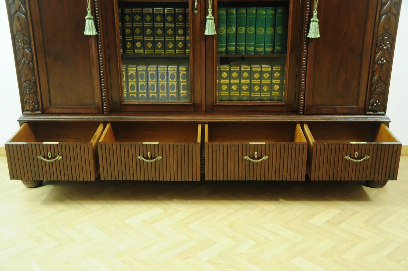 Biblioteka-witryna dębowa, secesja — zdjęcie 5